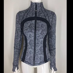 Lululemon size 8 zip up running jacket